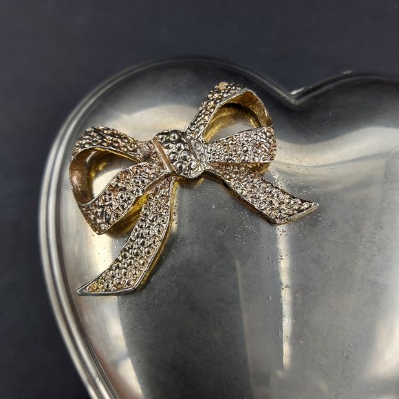 Zinc Alloy Silver Plated Heart Shaped Trinket Box with Gold  Bow 4 x 4 x 2 inch - Picture 14 of 14